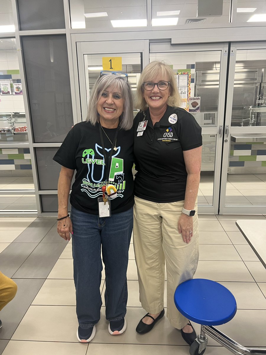 JulieHinaman's tweet photo. Great way to end the 1st day of school - riding the bus with our littlest learners as a CFISD Bus Buddy! 🐬❤️🚌
@duryeaschool @CFISDbus
@CFISDengagement 
#CFISDspirit #CFISDBack2School https://t.co/LL74Qd2LqA