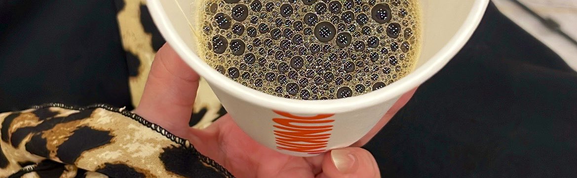 وين أبهرب منك و أنت العابر إللي صار غالي 
مرّني معجب و خلاّني — من أكبر معجبينه !
- جمال بندر .