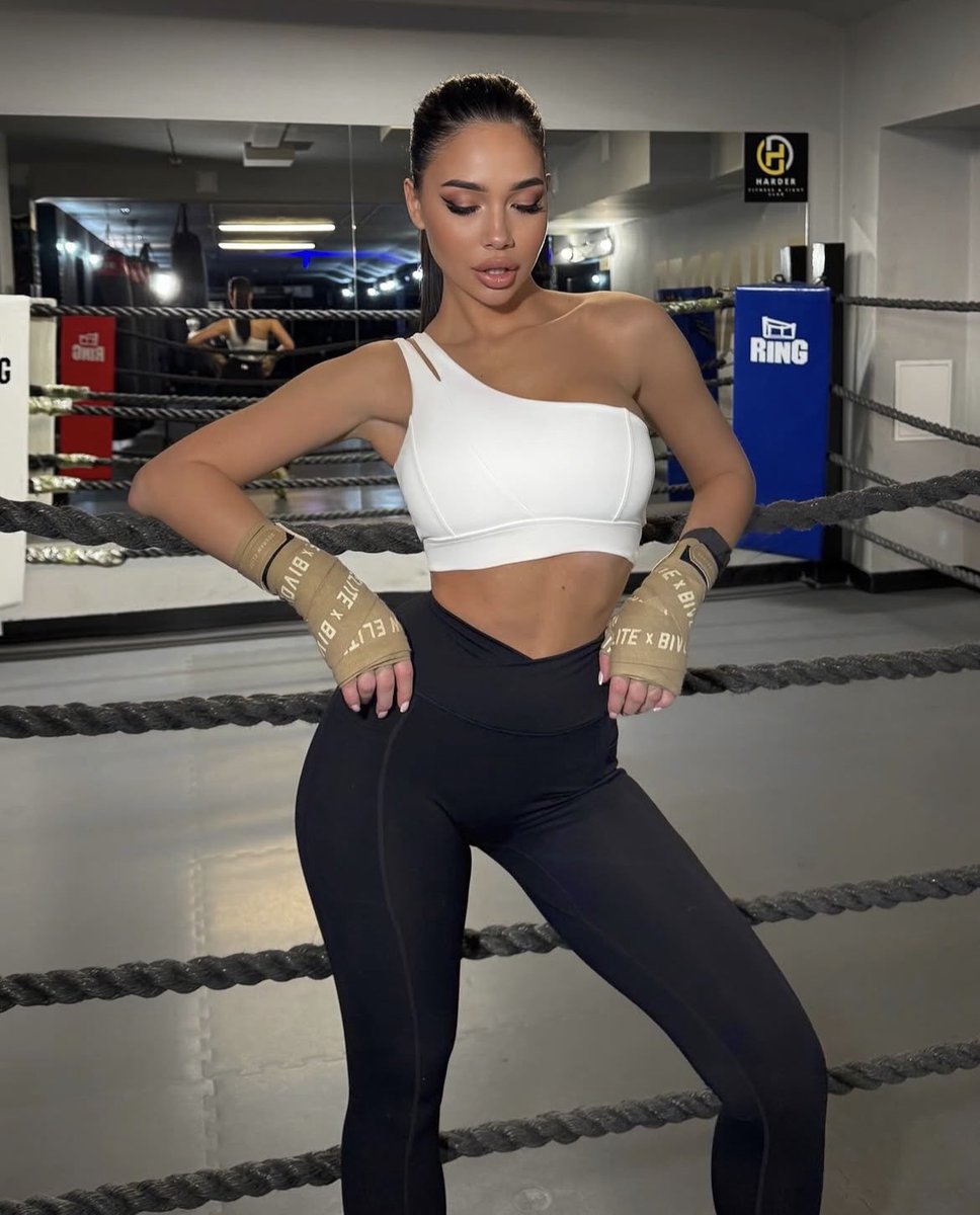 Ready for boxing 🥊
hoo.be/Nastya