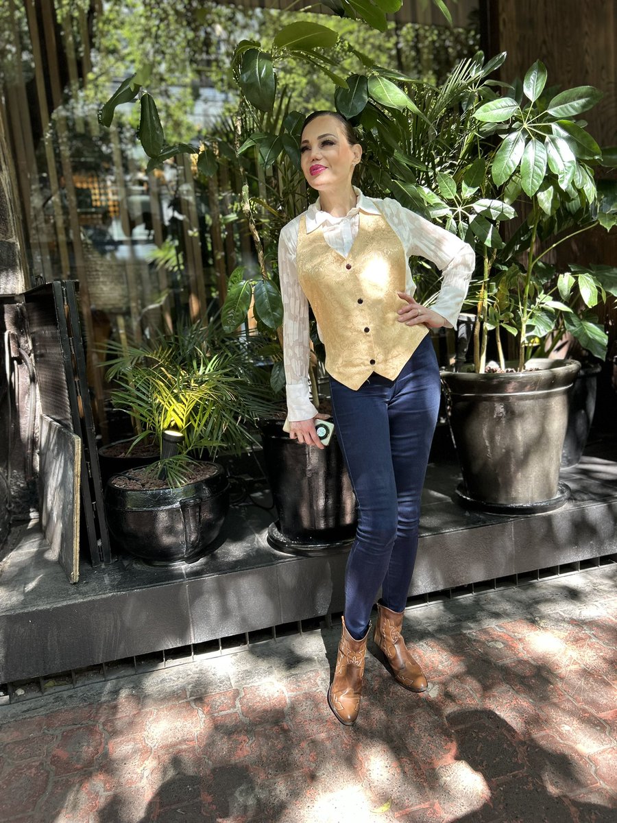 la_campu's tweet photo. Les deseo un feliz ombligo de semana, que este miércoles sea MARAVILLOSO para todas y todos. 😍😍❤️❤️

Muy pronto me comunicaré con todos ustedes mis seguidores maravillosos La Campu cada día más fuerte. 💋❤️

#CarmenCampuzano #TopmodelInternacional #LivingInTheMoment  #Miércoles https://t.co/WKjT4GYNmT