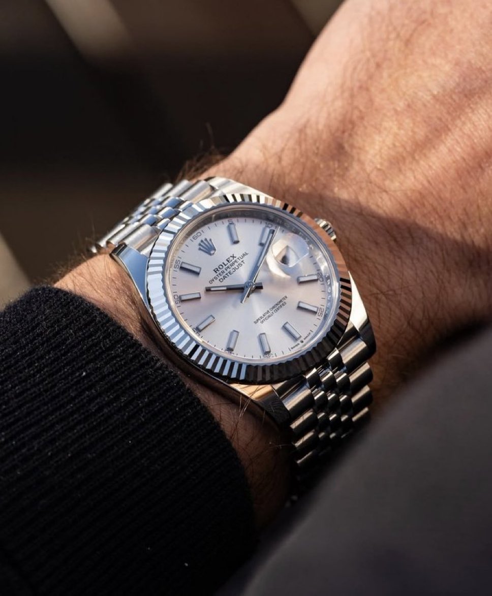 TheSlowTick's tweet photo. Awesome photo of Rolex Date Just. #Rolex #photography #wristwatch #menswear #watchcollection #swisswatch #watchenthusiast #collection #luxurywatches #luxury #watchesofinstagram #watchguy #luxury #cool #Rolexwatches # https://t.co/5myZ5McYLi