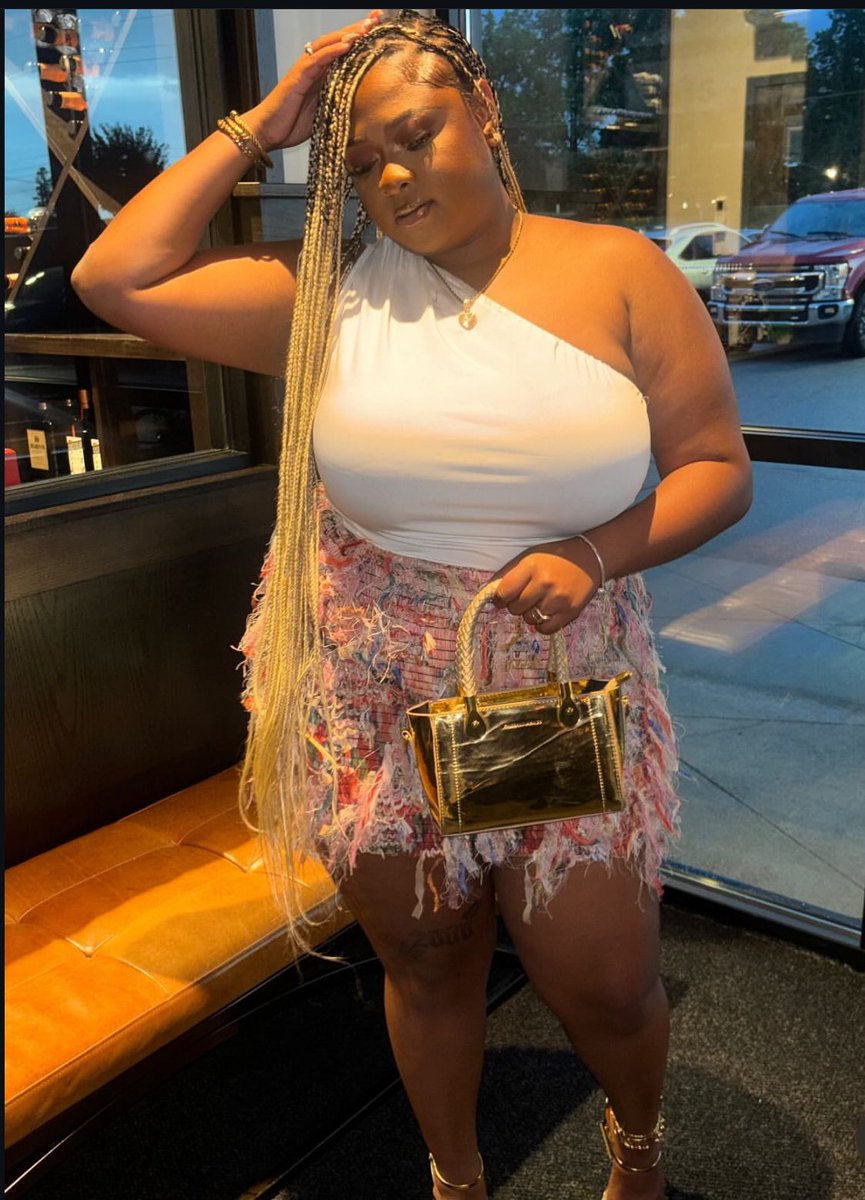 NalaRosee_'s tweet photo. idc who else is born on my day, this my shit! 🦁🎉💕 #25th #LeoSzn https://t.co/qEYoCrHTEo