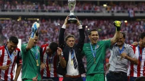 PorfirioChiva's tweet photo. Matías Almeyda logró un doblete con Chivas y logró extrapolarlo a Europa ganando un doblete con AEK 

Por ende él sigue en Europa 

Cocca ganó un bicampeonato en Atlas y no  logró extrapolarlo a Europa. 

Por ende hoy regresa a Atlas 

Se acabó el debate, es así de simple https://t.co/ajBIWVIjNG