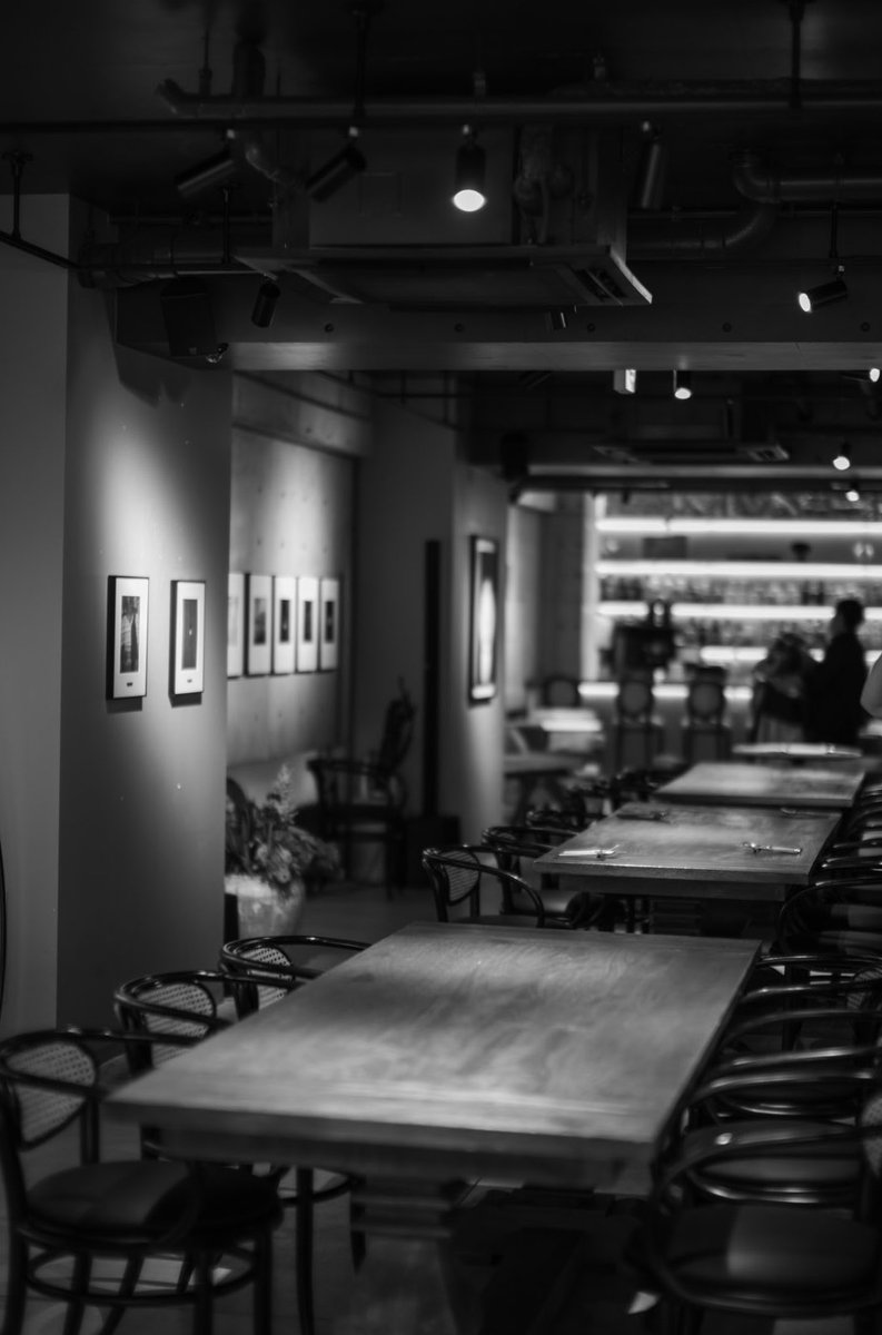 京都「node hotel」での写真展が始まりました。モノクロ銀塩バライタプリントから超大型カラープリントまで、これまでのシリーズを集めました。ギャラリーとは違って開放感のある展示になっています。本日8月14日15時から石井朋彦さんをお招きして出張