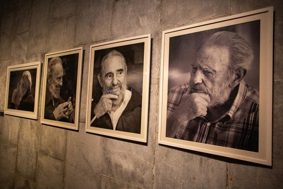 "En la historia d Fidel, desde sus años d estudiante hasta su presencia indiscutible d ahora mismo, hay un cúmulo infinito d lecciones y todas coinciden en un punto: jamás se dejó vencer x las circunstancias". <a href="/DiazCanelB/">Miguel Díaz-Canel Bermúdez</a>, 13 de agosto de 2025. #100AñosConFidel