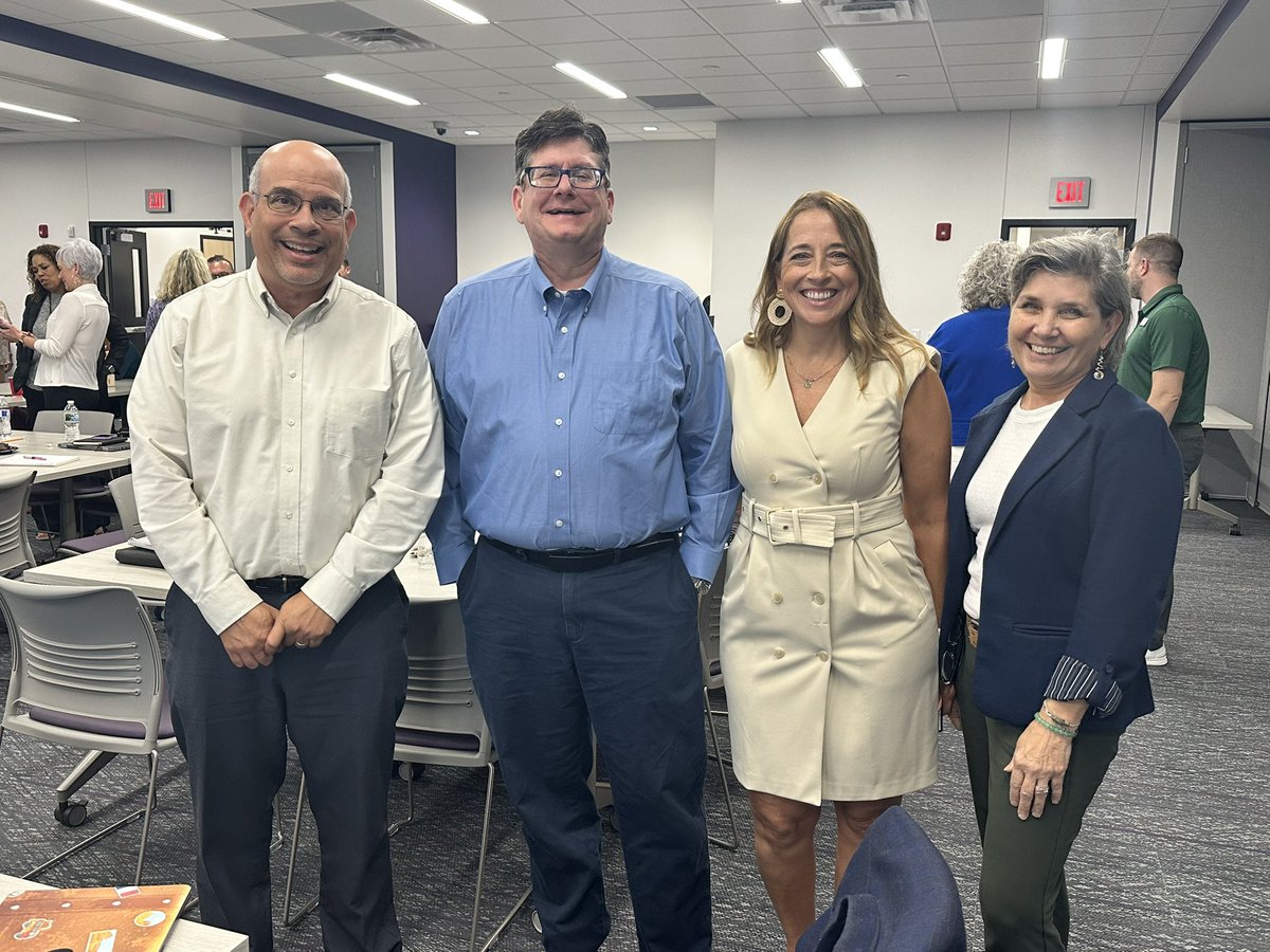 WayneTwpSuper's tweet image. This amazing group of @CtrEdEcon facilitators kicked off DSTW with #wearewayne stakeholders as we develop the Profile of a Wayne Learner for students in @WayneTwpSchools.  Makes @WayneTwpSuper very proud!!