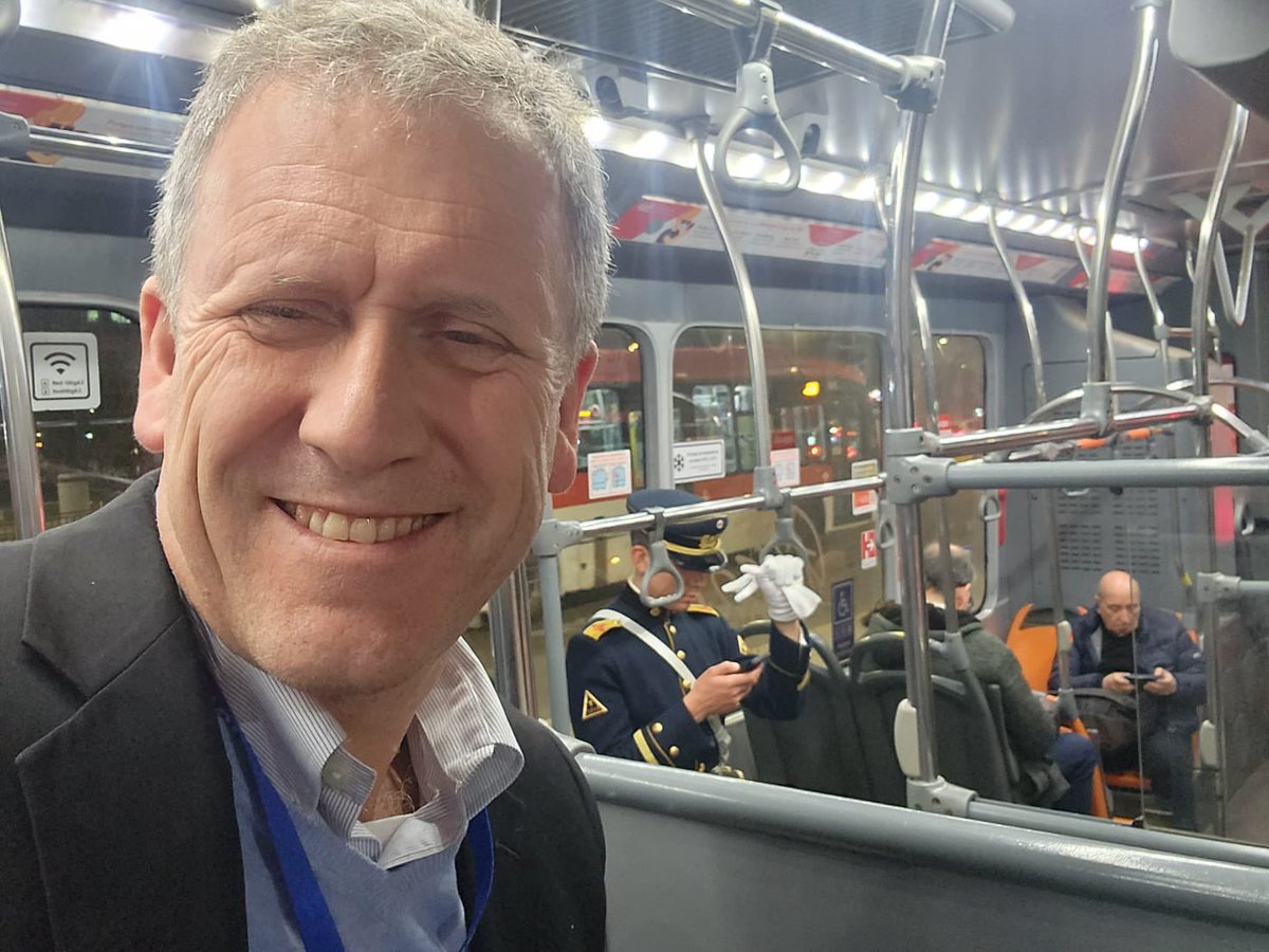 JuanCaMunozA's tweet image. Hoy combinando Línea 1 con la C11. Da gusto contar con nuestras aplicaciones que permiten planificar viajes a donde nunca hemos ido. Saber qué servicios tomar, dónde esperarlos. Y saber cuánto falta para que llegue el bus. Gran apoyo!