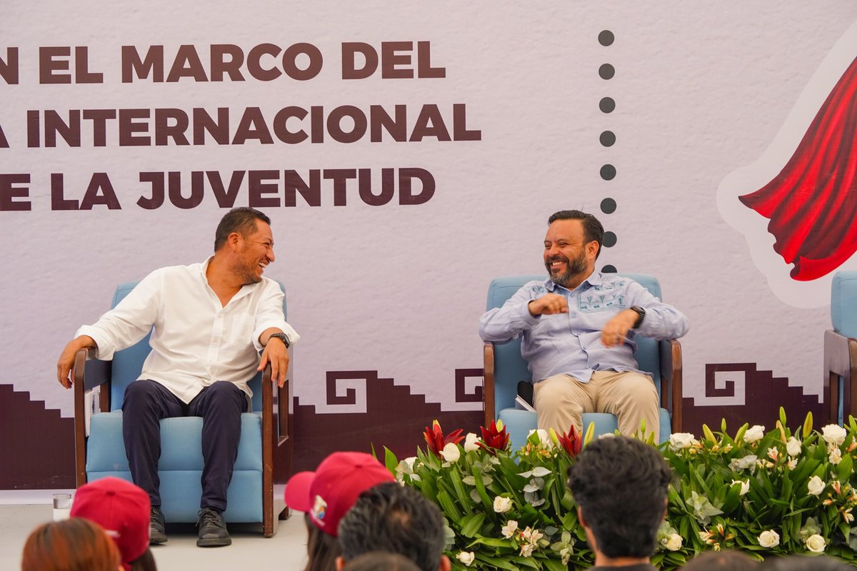 jesusromerooax's tweet photo. En el marco del #DíaInternacionalDeLaJuventud, me dio mucha alegría presentar en el @CongresoOaxaca_ nuestro Programa de Paz con Justicia y Bienestar para el Pueblo de Oaxaca 🕊 y la acción Encuentra tu Héroe Interior que promovemos desde la @SEGO_Oax.

Pudimos compartir con las y los jóvenes herramientas para promover la cultura de paz en sus comunidades, resaltando la importancia que tienen ellas y ellos como agentes de cambio no solo para el futuro de #Oaxaca y México 🇲🇽, sino para el presente. 💪🏼✨️

Agradezco la participación y el acompañamiento de las Diputadas y Diputados de la LXVI Legislatura.