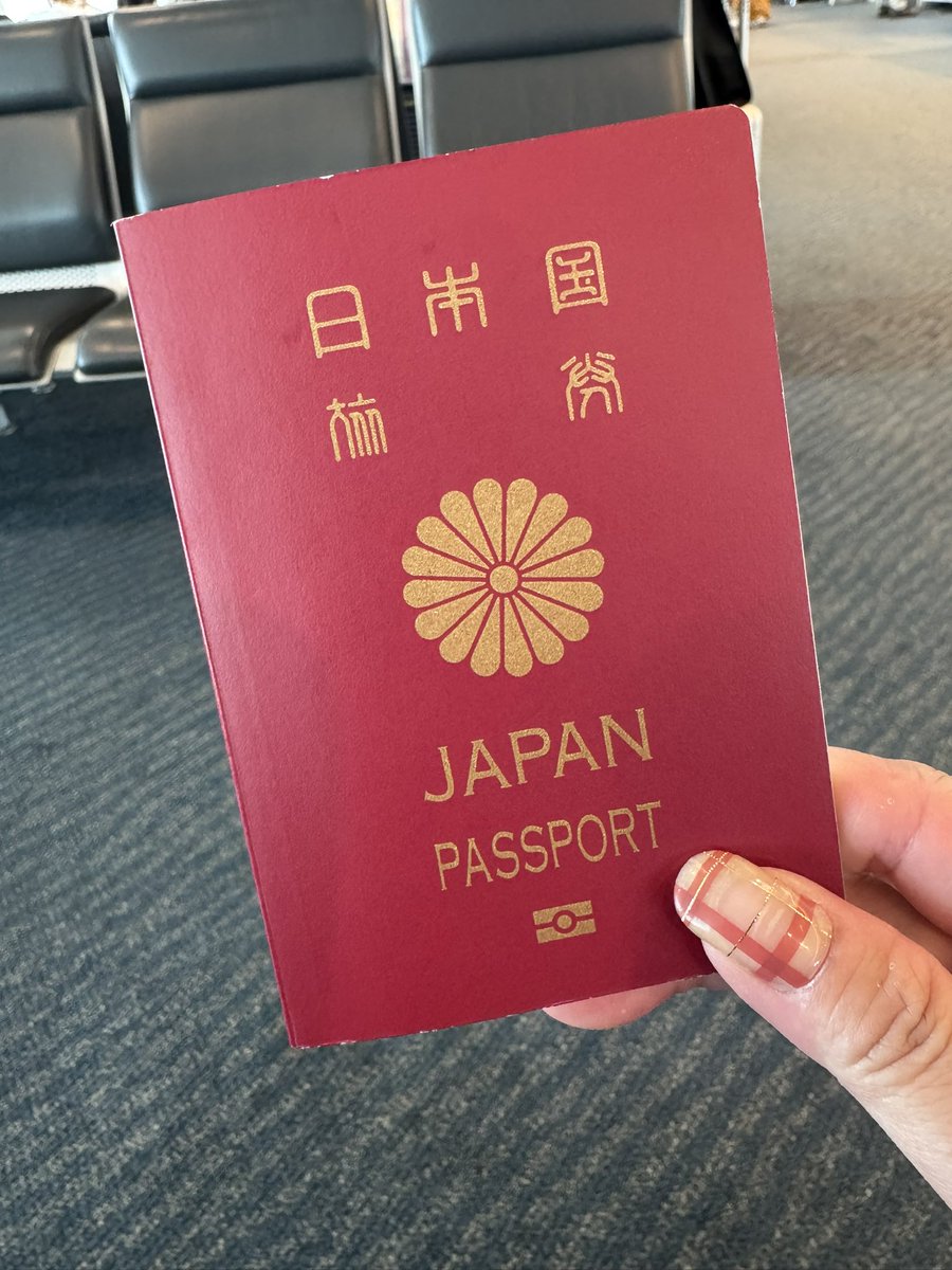 idumint's tweet photo. 行こう行こうと思っていたドイツ🇩🇪に行ってきた！
ここ数年時差がある国には行ってないから何かボーッとする(  ⌯₄⌯)
ノイシュバンシュタイン城も見れたしソーセージとビール🍺もビアホールで食べれたし大満足💯 https://t.co/5aPWtWkCeI
