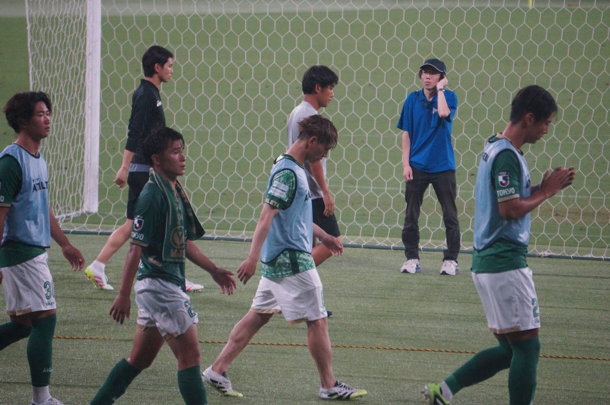 q1_lxg's tweet photo. 最近勝っても負けても引き分けても必ず下向いてる気がする。葛藤があるのかな。今年3回目の古巣戦お疲れ様でした
#宮原和也 #verdy #glampus https://t.co/vJvkuFJBoa