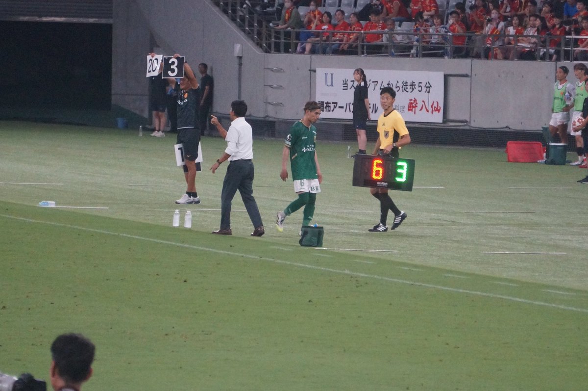 q1_lxg's tweet photo. 最近勝っても負けても引き分けても必ず下向いてる気がする。葛藤があるのかな。今年3回目の古巣戦お疲れ様でした
#宮原和也 #verdy #glampus https://t.co/vJvkuFJBoa