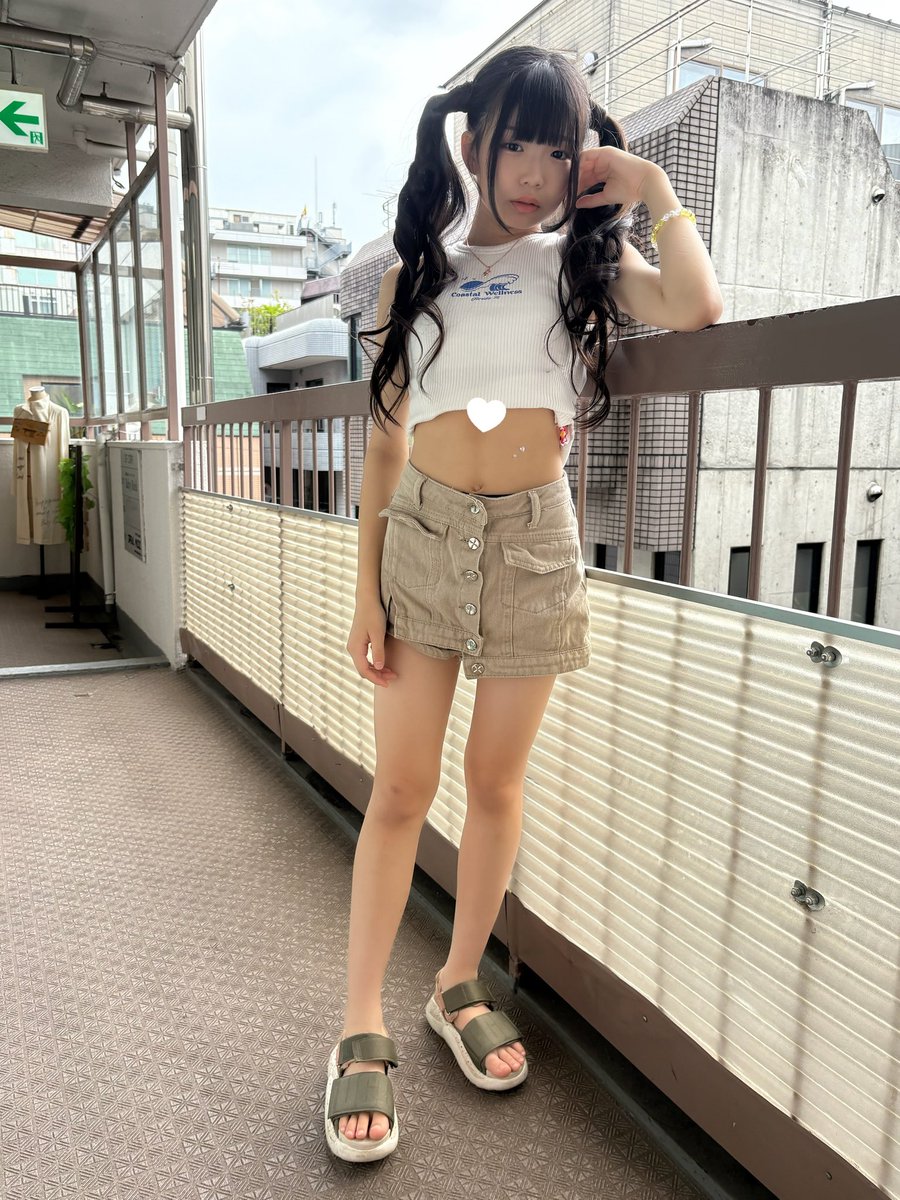 _yuzupi15's tweet photo. おはぴ🌻💛🌈
ゆずぴ今日はおばあちゃん家に帰省するのでライブお休みします🥲🎤
NYAAANYAの応援よろしくお願いします❣️
次ゆずぴは土日です！待ってるね🎵

#スパイラルミュージック
#NYAAANYA
#手塚ゆずな
#小学生
#アイドル
#キッズアイドル
#js6
#ヘソだし https://t.co/47MSxcPMJv