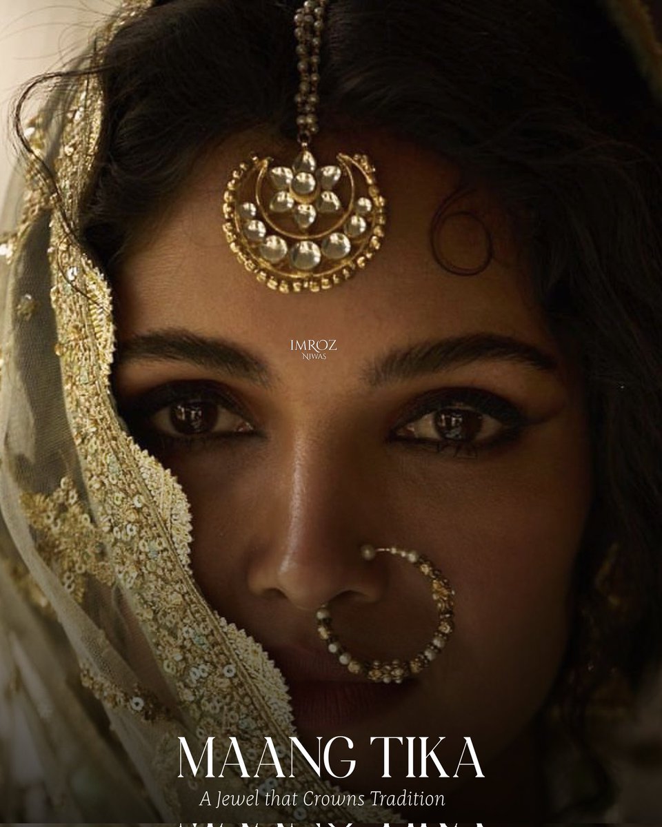 ImrozNiwas's tweet photo. Worn at the parting of the hair, the Maang Tika is more than ornament — it is a symbol of grace, beauty, and auspicious beginnings. From royal courts to wedding mandaps, this forehead adornment has framed the faces of brides and women of honor for centuries✨️ https://t.co/YoyRpX3Xq2