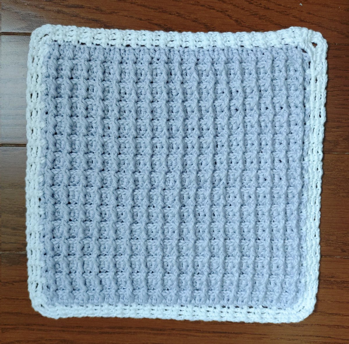bluebell737's tweet photo. ジレの息抜きに #ニッタオル
ワッフル模様、初めて編みました🧶
グレー✕白の優しい色合いも好き🤩
#手編みのハンカチknitowel101
#marshell さん著 https://t.co/RXNMI6ryUt