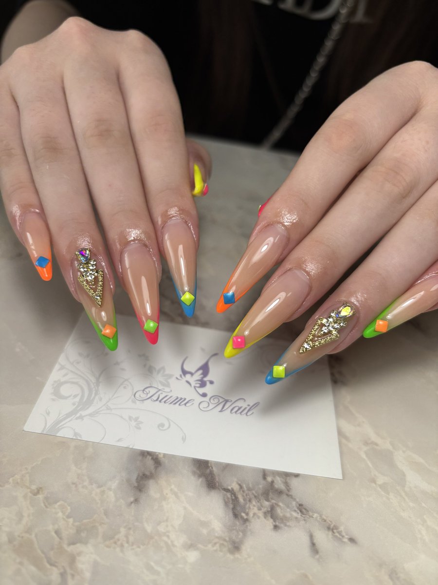 来週ぐらいに変えるけど今のネイル
ゆあたんとぬえちゃんに色鉛筆とカラーチョコって言われたけど激痛きゃわ