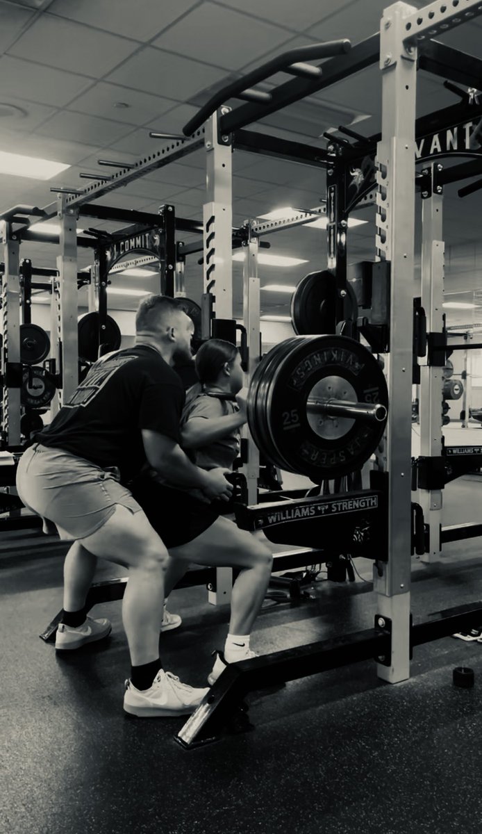 AmerisWalters24's tweet image. Max Week! Back squat: 265 Deadlift: 315 #lifting #deadlift #backsquat #Freshman #pitcher #notfinished @KayleeHorton13 @Vikes_Softball