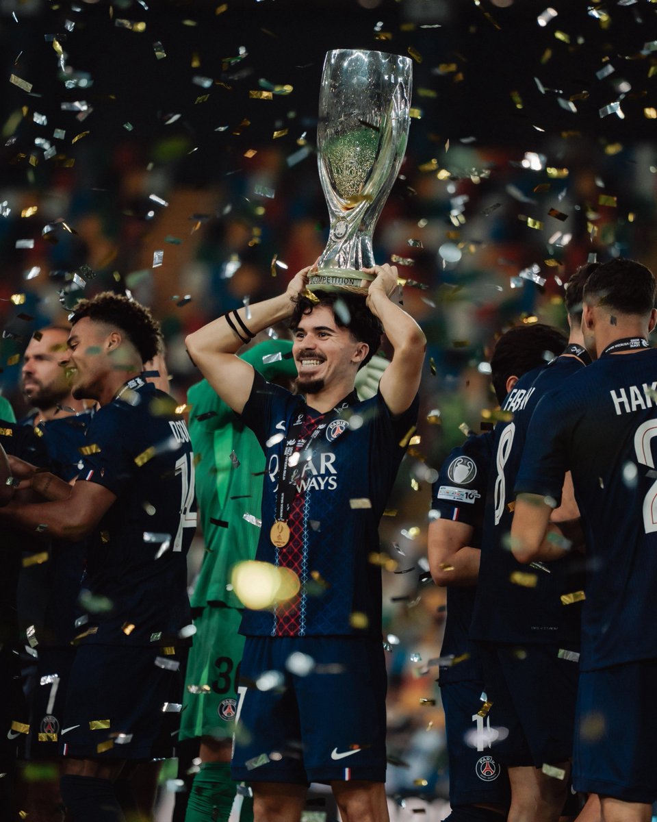 PSG_espanol's tweet photo. 🎩🇵🇹 @vitinha https://t.co/BUym7dfvG4