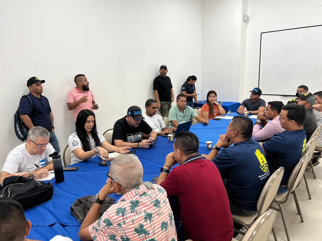 Comprometidos con el sano disfrute del balompié en Barranquilla, llevamos a cabo una nueva sesión de la Comisión Local de Fútbol para acordar medidas y establecer acciones que garanticen el correcto desarrollo de los próximos encuentros deportivos en la ciudad.