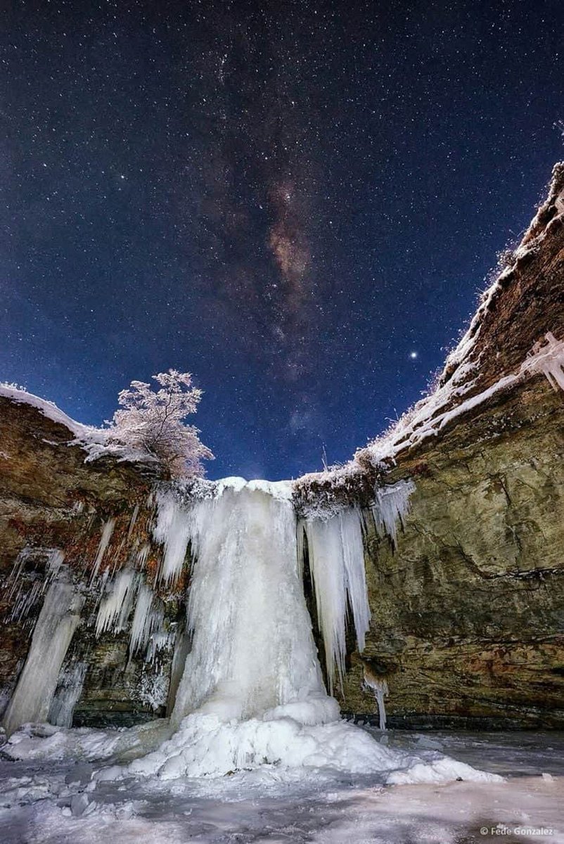 Cascada congelada. Río Turbio, Santa Cruz ☃️💙🇦🇷 Desconocemos el autor  🤷🏼\u200d♀️, image size:802x1200