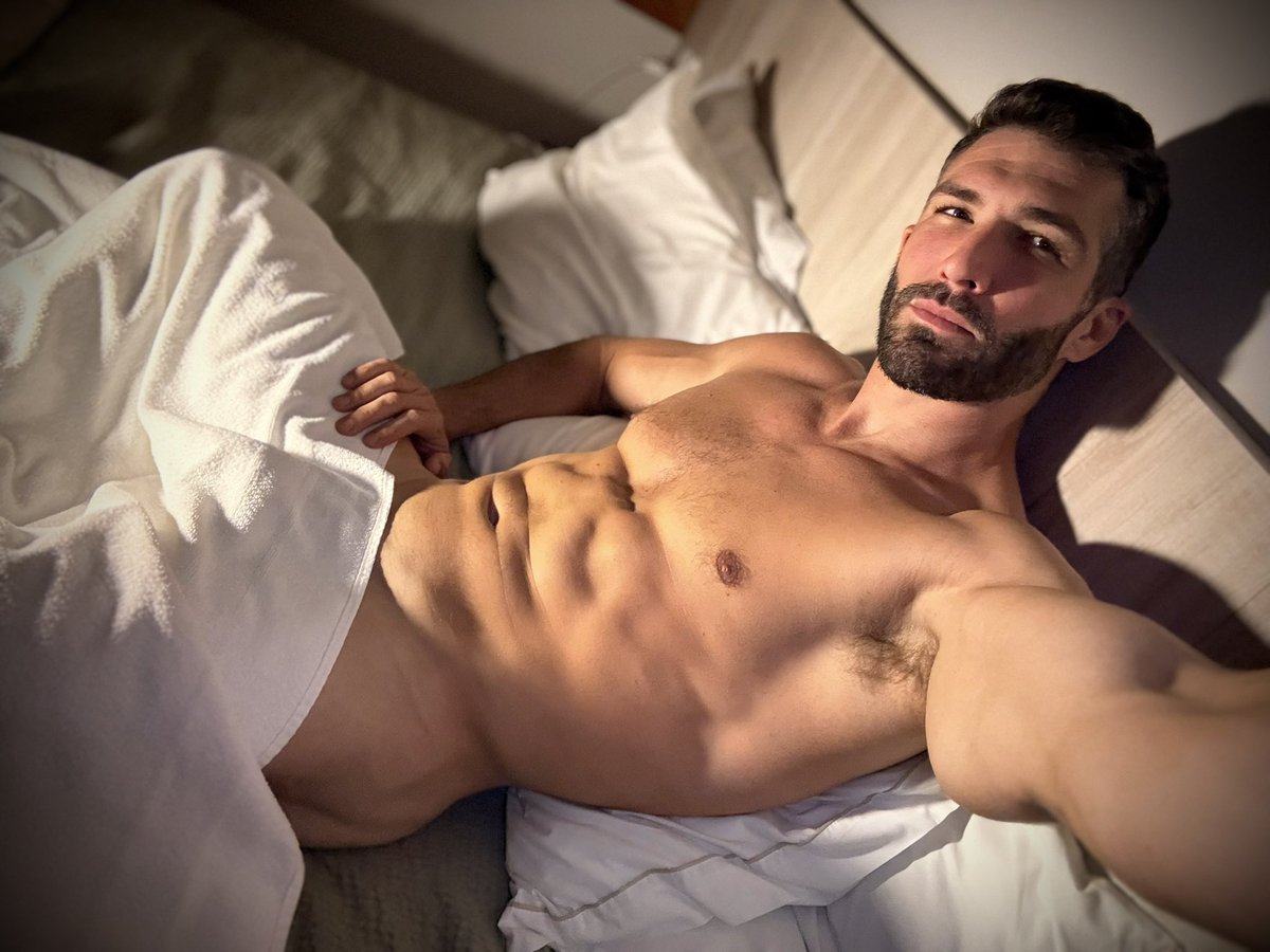 New content, a special close-up bundle. Join me for some wine? 🍷😋 onlyfans.com/dom.calvani

More on my page 😘