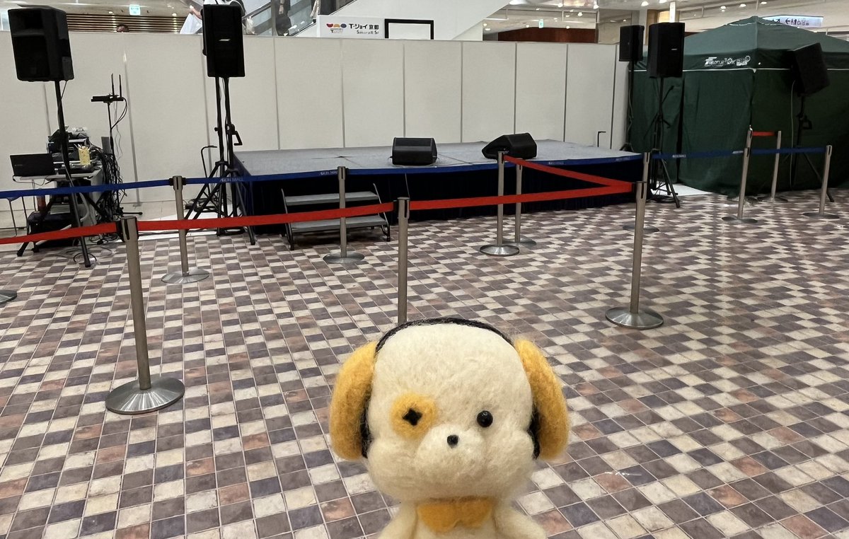 info_p1c's tweet photo. おはよう🐾
少し前にショッピングモール内で
アーティストのミニライブをしたよ♪
すっごく盛り上がったし楽しかった❣️
#音響
#BOSE_F1
#マイクスタンドに付けられる置き台って結構便利だね https://t.co/QXG3VEy6Kj