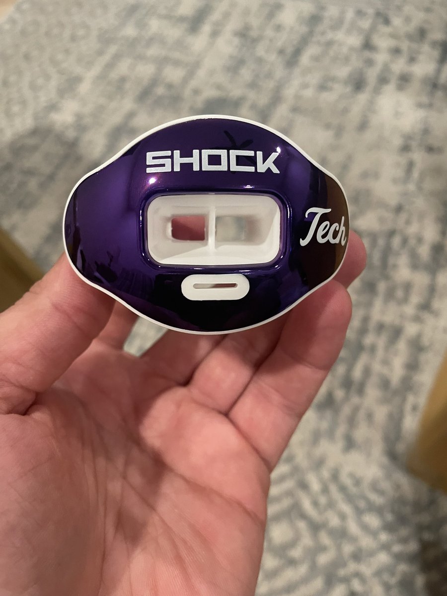 AlexLockemeyer's tweet photo. Amazing job by @jjking22 on the @ShockDoctor mouthpieces for the upcoming season! 🦅 https://t.co/zDilJBsNhM