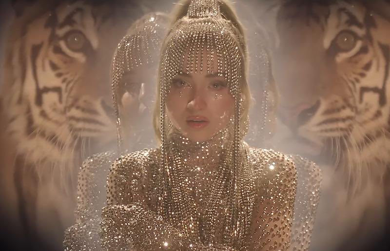 <a href="/TeamSabrina/">Team Sabrina 🐾</a> <a href="/SabrinaAnnLynn/">Sabrina Carpenter</a> <a href="/taylorswift13/">Taylor Swift</a> the life of a showgirl ❤️‍🩹