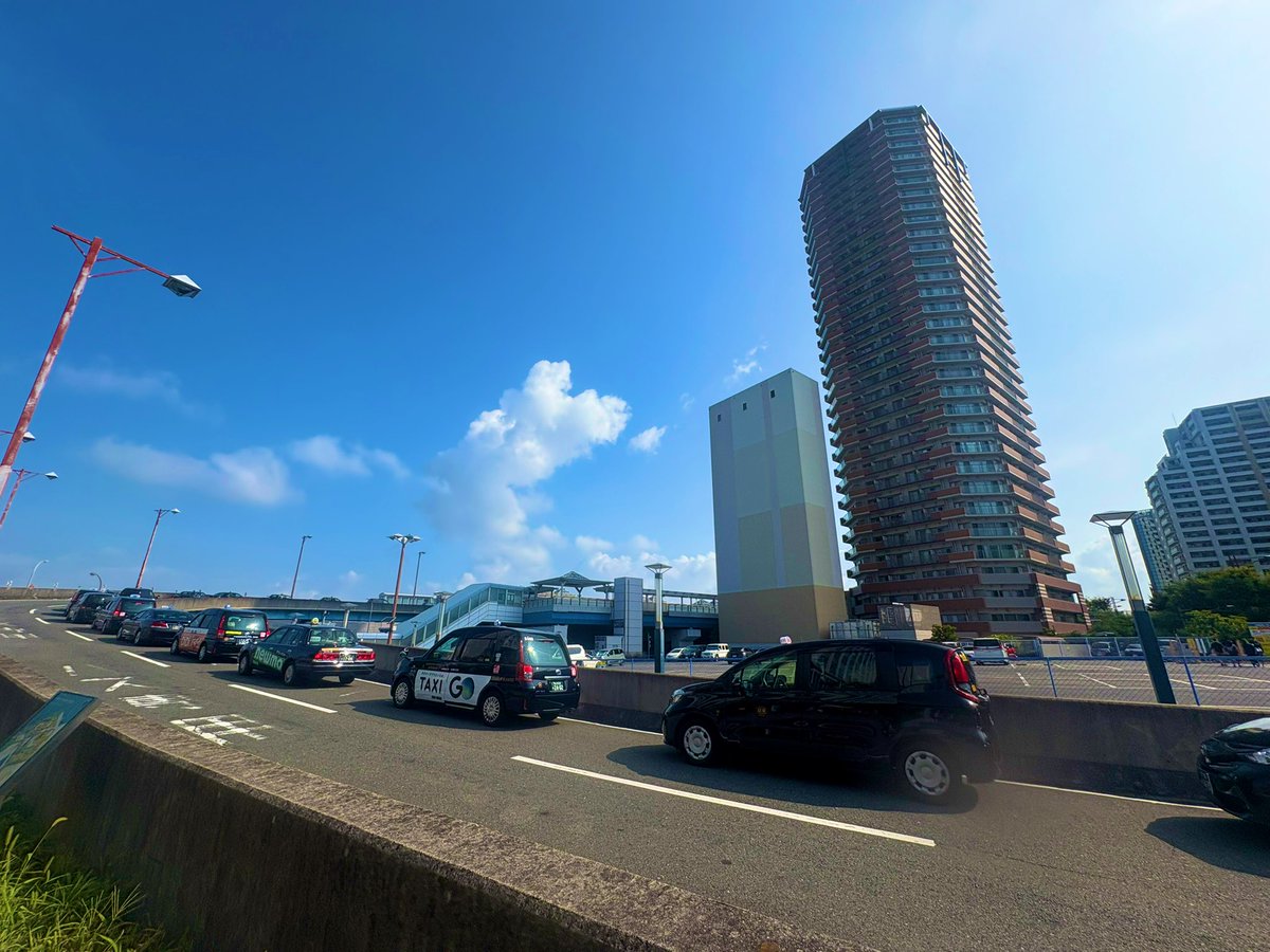 sekkotaides's tweet photo. 8時になってもまだコスモスクエア駅にオールナイト万博を乗り切った優しさの余波が残ってた https://t.co/46k5c4Gevv