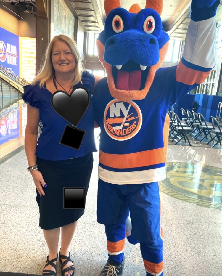 LouBonomi's tweet photo. Got to hang with Sparky today! 💙🧡#Sparky #letsgoislanders https://t.co/ojIz2FXRha