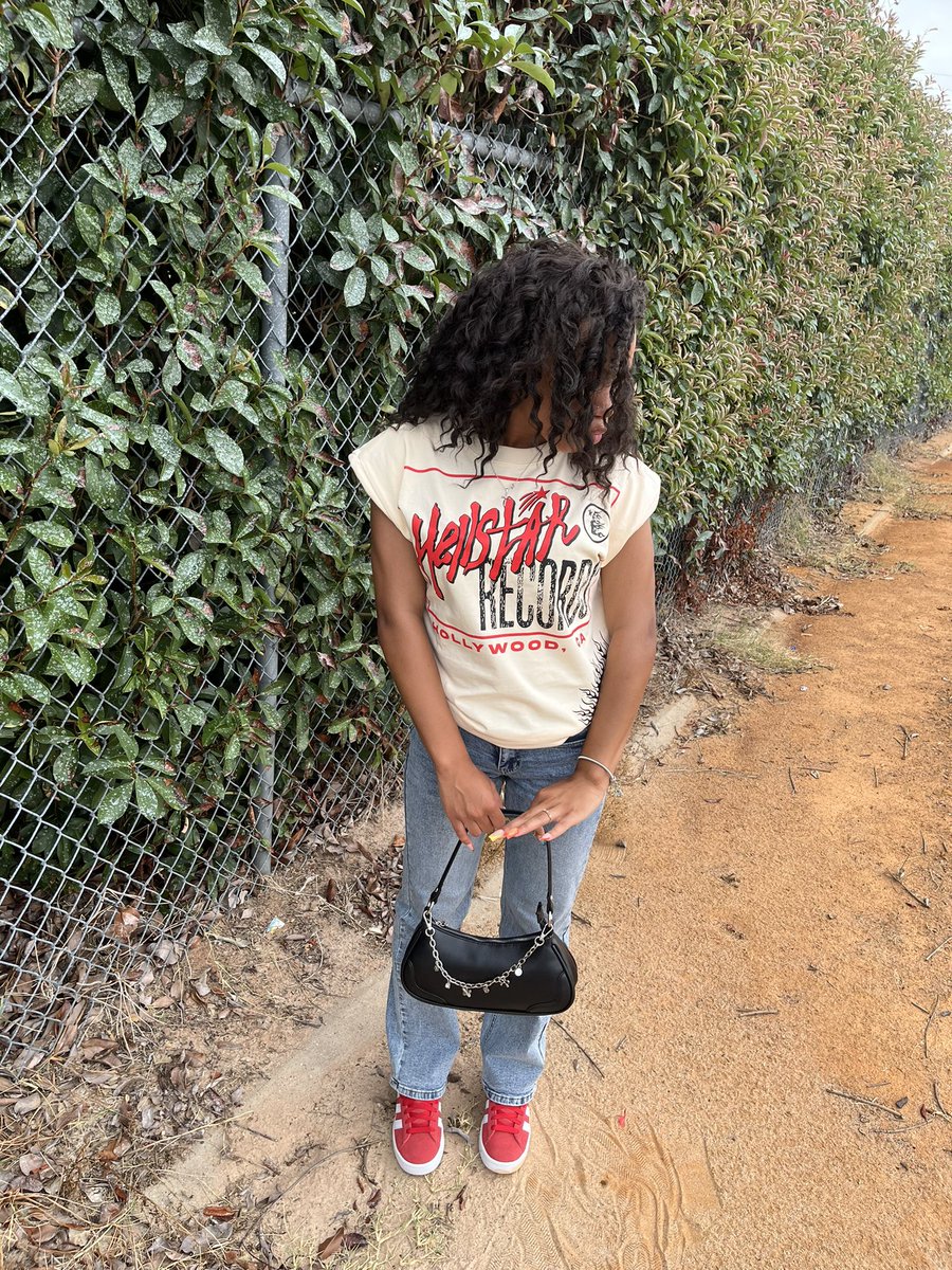 aaliyahtlee's tweet photo. #myfirstday https://t.co/eTBVCZM3jw