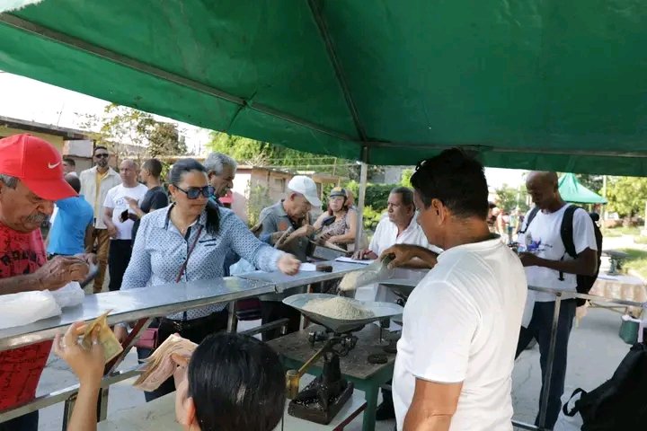 YudelkisOrtizB's tweet photo. Fecha memorable para los  cubanos es este 13 de agosto cuando vio la luz un líder,el nuestro,el de #Cuba y del mundo #Fidel . 
En #ProvinciaGranma ha sido motivación para organizar actividades de recordación, de compromiso y juramento de lealtad a él y a nuestro inmenso pueblo. https://t.co/2AttUr28Jd