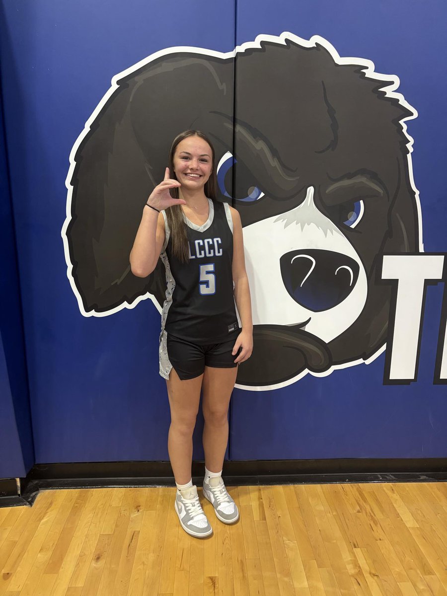 Alyssa Ludwig tweet media