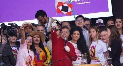 <a href="/petrogustavo/">Gustavo Petro</a> No podrás dormir tranquilo. Fuiste responsable de esta muerte.