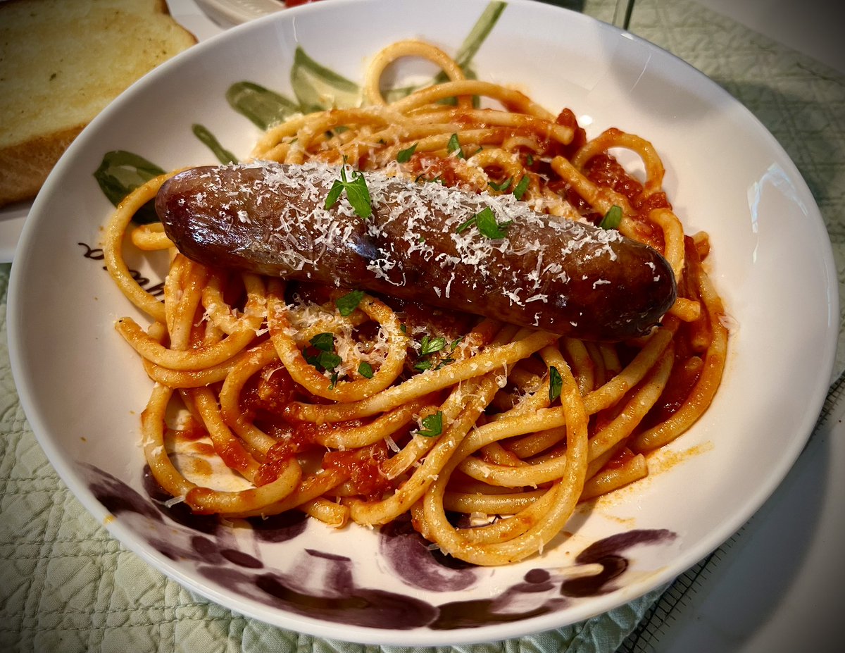mlzema's tweet photo. #TwitterSupperClub
#PastaWednesday!

Bucatini Pasta w/Marinara Sauce, Grated Pecorino Romano Cheese &amp; Chopped Italian Pasta
Italian Sausage 
Caprese Salad &amp; Garlic Toast
Red Blend Table Wine https://t.co/x9umHX1YLw