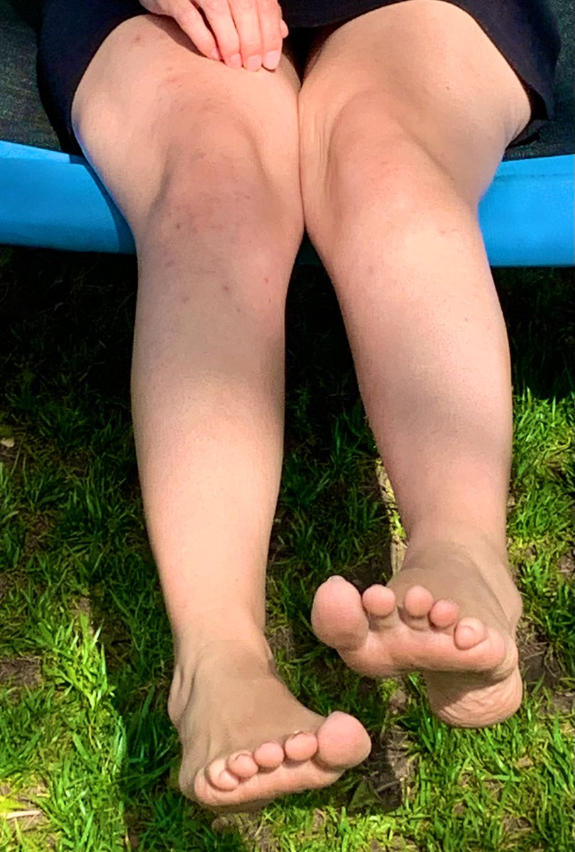 Thatcouple711's tweet photo. Mommies feet.. #footfetısh #feetfetısh #momlife #mommylonglegs #wife #contentsale #mom #footsub #MomOFun #dresslife https://t.co/RUP9BOSEYo