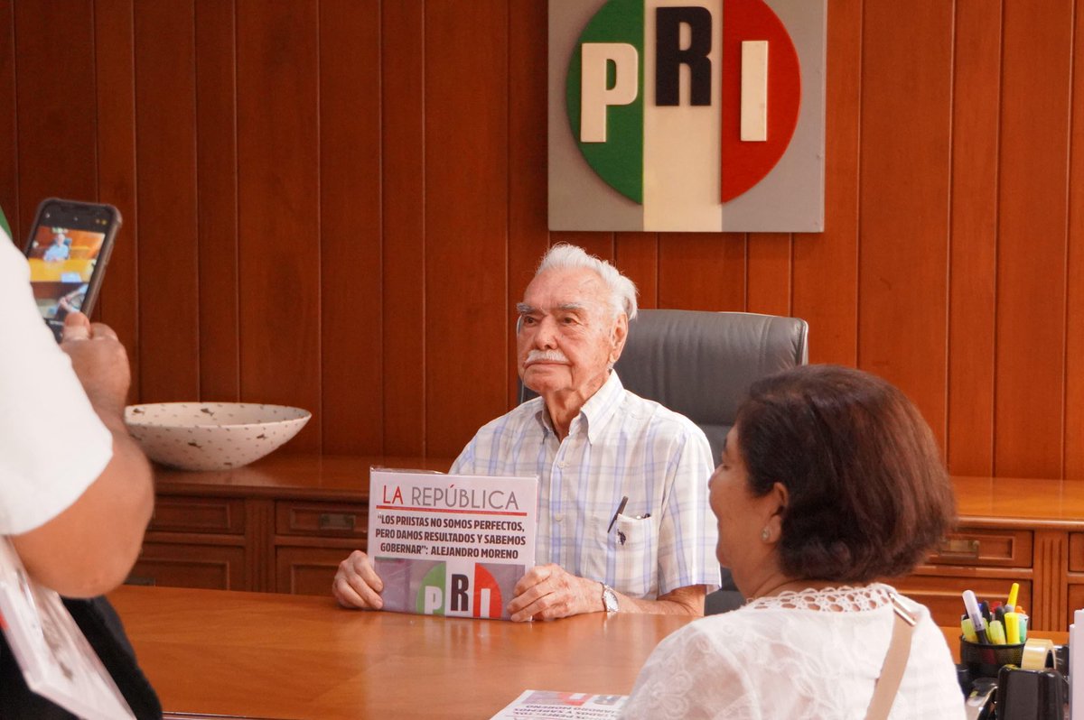 Con orgullo participamos en el Paseo Revolucionario del IRH, acompañados por la Secretaria de Atención a Adultos Mayores, Lucía Ramírez 
Tradición, historia y militancia viva. 🇲🇽🔴