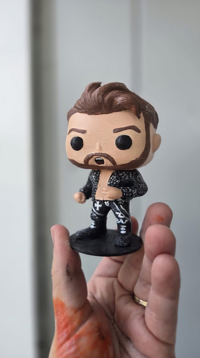 DeanHendrix999's tweet photo. A couple fans last week at a show gifted me a custom “Dean Hendrix” Funk Pop! This was the best gift I have received and it reminds me why I started this journey🤘🏼 https://t.co/KBZQqrmnDC