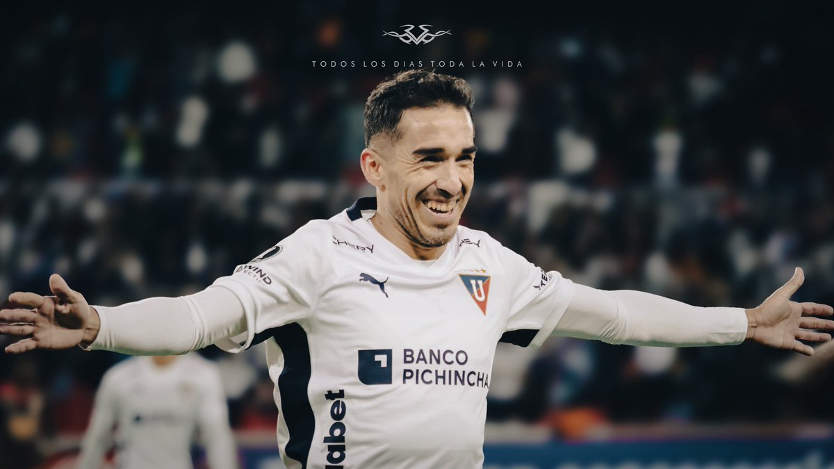 365LDU's tweet photo. 🎶Mañana, cueste lo que cueste, mañana tenemos que ganar…🎶

-@Botafogo vs @LDU_Oficial 
-🏟️Estádio Nilton Santos
-🕰️17:00

#GloriaEterna @Libertadores https://t.co/y2ZyIWCt3A