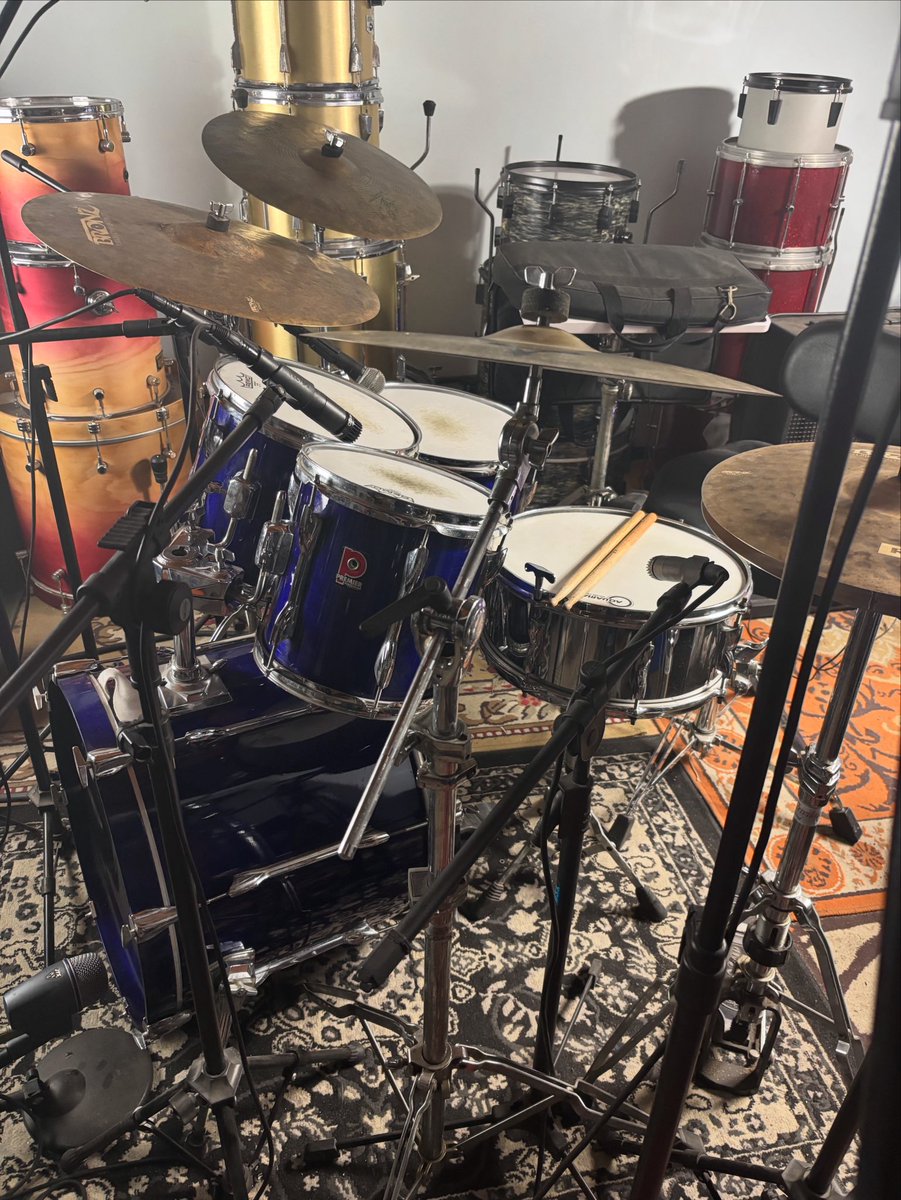 LEANDROPIRESRJ's tweet photo. 🥁 Hoje foi dia de Premier com pratos variados…

#gravacao #homestudio #musicainstrumental #instrumental https://t.co/UCiCSMK0pZ