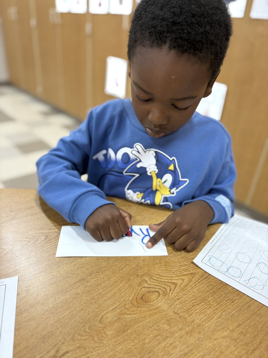 MrsGrahamSCE's tweet photo. Pinch bugs and Rainbow writing! Kindergarten fine motor groups at SCE have been a blast! 🖍️🤩

@JKehrt_SCE @SCEMrDehr #newpalproud #finemotor #prewriting https://t.co/sHVfQiFxjm