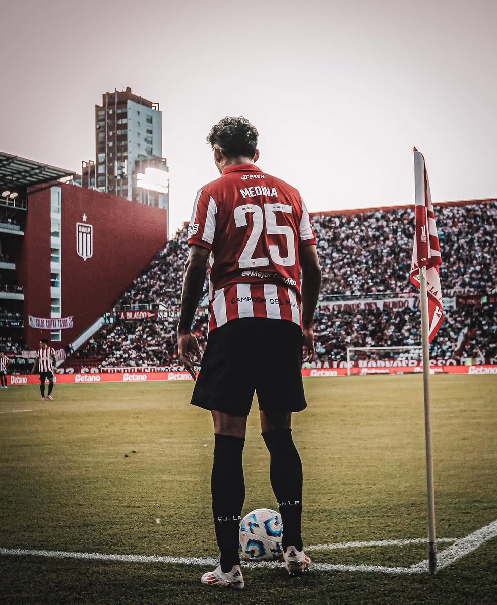 SE LLAMA CRISTIAN MEDINA Y VALE 15 PALOS VERDES MUCHACHOS.

INCREIBLE LO DE ESTE PIBE, EMOCIONA ♥️🇦🇹
