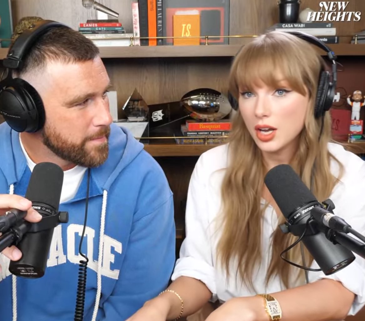 TSUpdating's tweet image. 🚨| Taylor Swift on Easter eggs:

“I’m never going to plant an easter egg that ties back to my personal life. It’s always going to be towards music.”