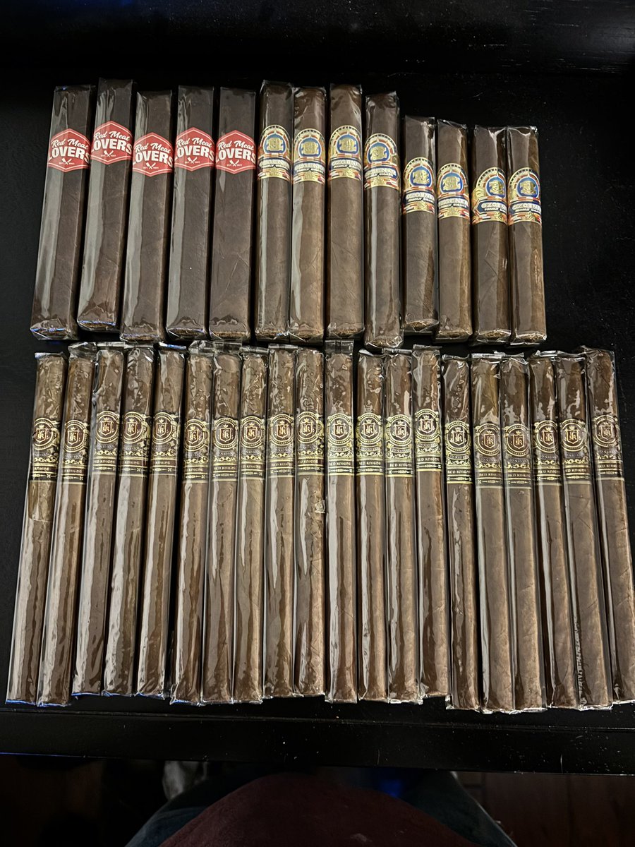 Fuchs_JR1990's tweet photo. Ordered a few more goodies lately! Still waiting on a couple more! #cigars #cigar #BOTL #SOTL #cigarlife https://t.co/FyiO19pbNu
