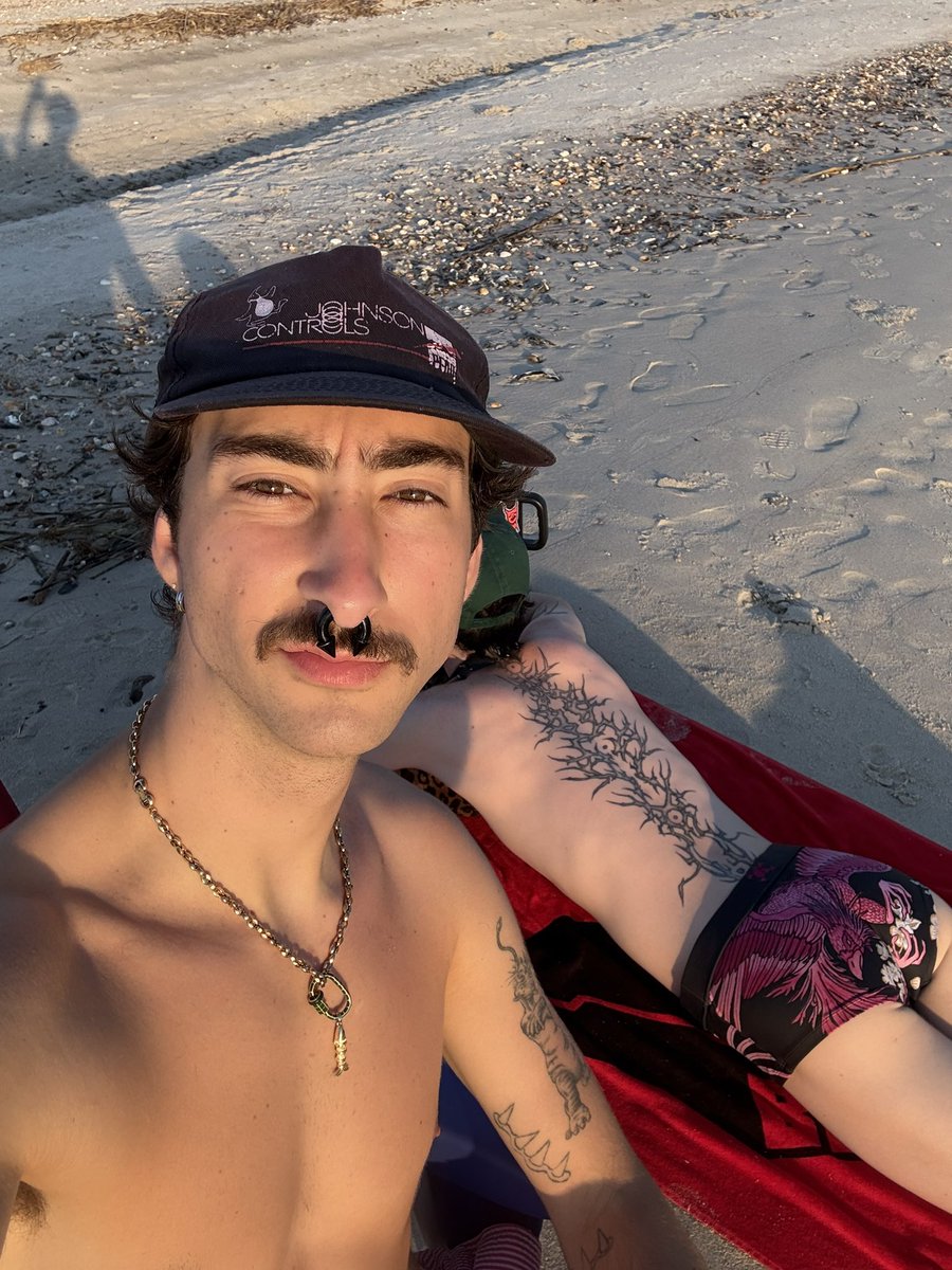f44ke3mo's tweet photo. Gay in South Carolina https://t.co/3koILA7Nu0
