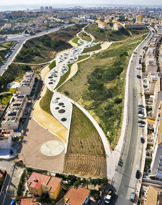 minimalsafe's tweet photo. Torreblanca Aromatic Park / Estudio Carme Pinós
Torrevieja, Spain, 2006-2010
©︎ David Cabrera
#architecture #architecturaldesign #park #aromaticplants #landscapecreation #landscapearchitecture https://t.co/cdNGAq76x2