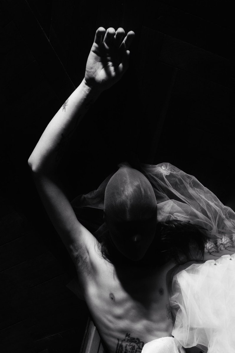 Russian_Gothic's tweet photo. Did you think there would be a radio head song here? It seems to be a completely different world...

#photographer #Photographie #art #russiangothic #gothic #Death #design #stylist https://t.co/iljGchByGu