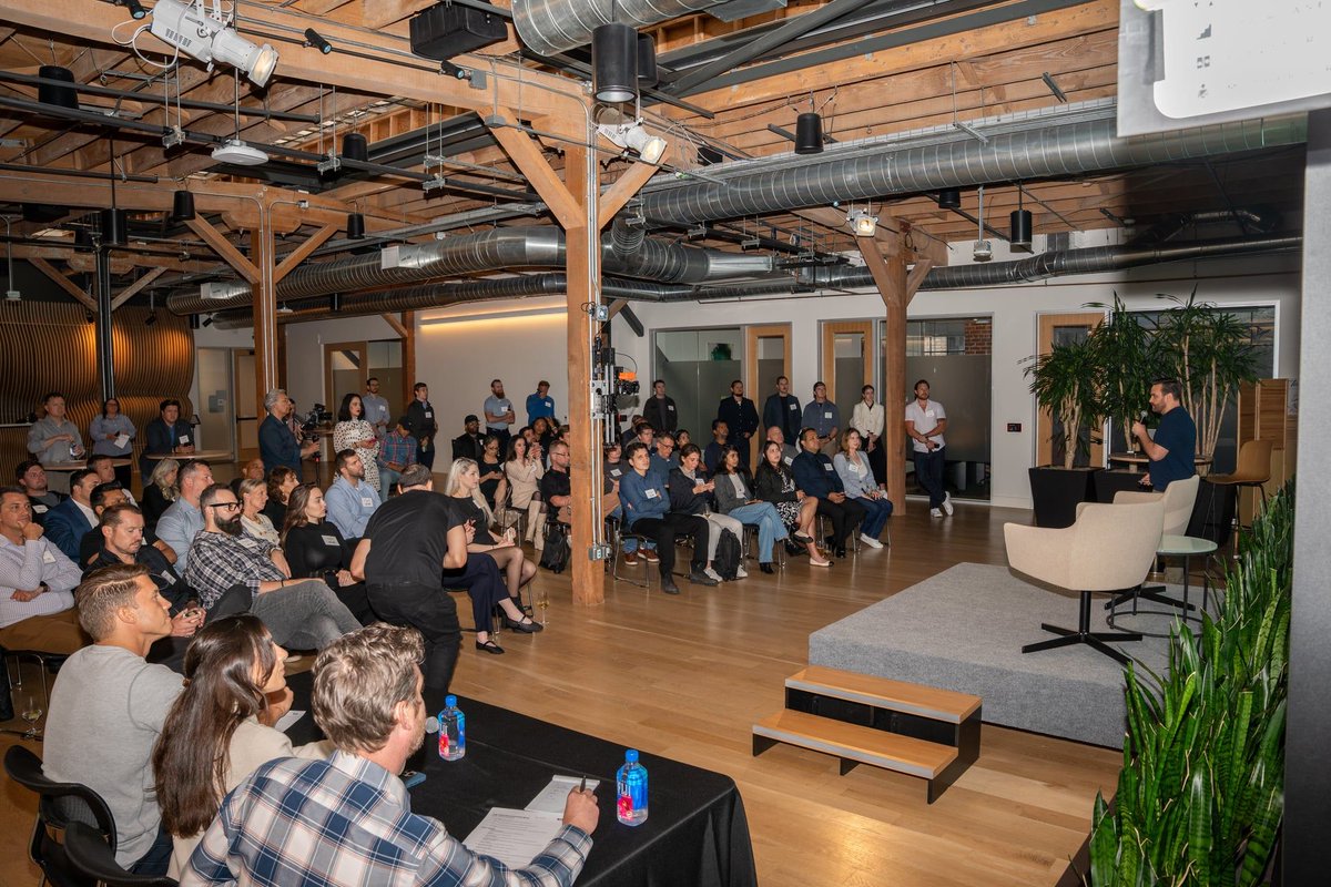 deepinventai's tweet image. Huge thanks to @VetsInTech for hosting an incredible in-person pitch event featuring veteran founders. 

We’re proud to have taken 2nd place and have Co-Founder Mitchell Weller (former @USArmy) bring Deepinvent’s AI innovation engine to this inspiring tech community for military,…