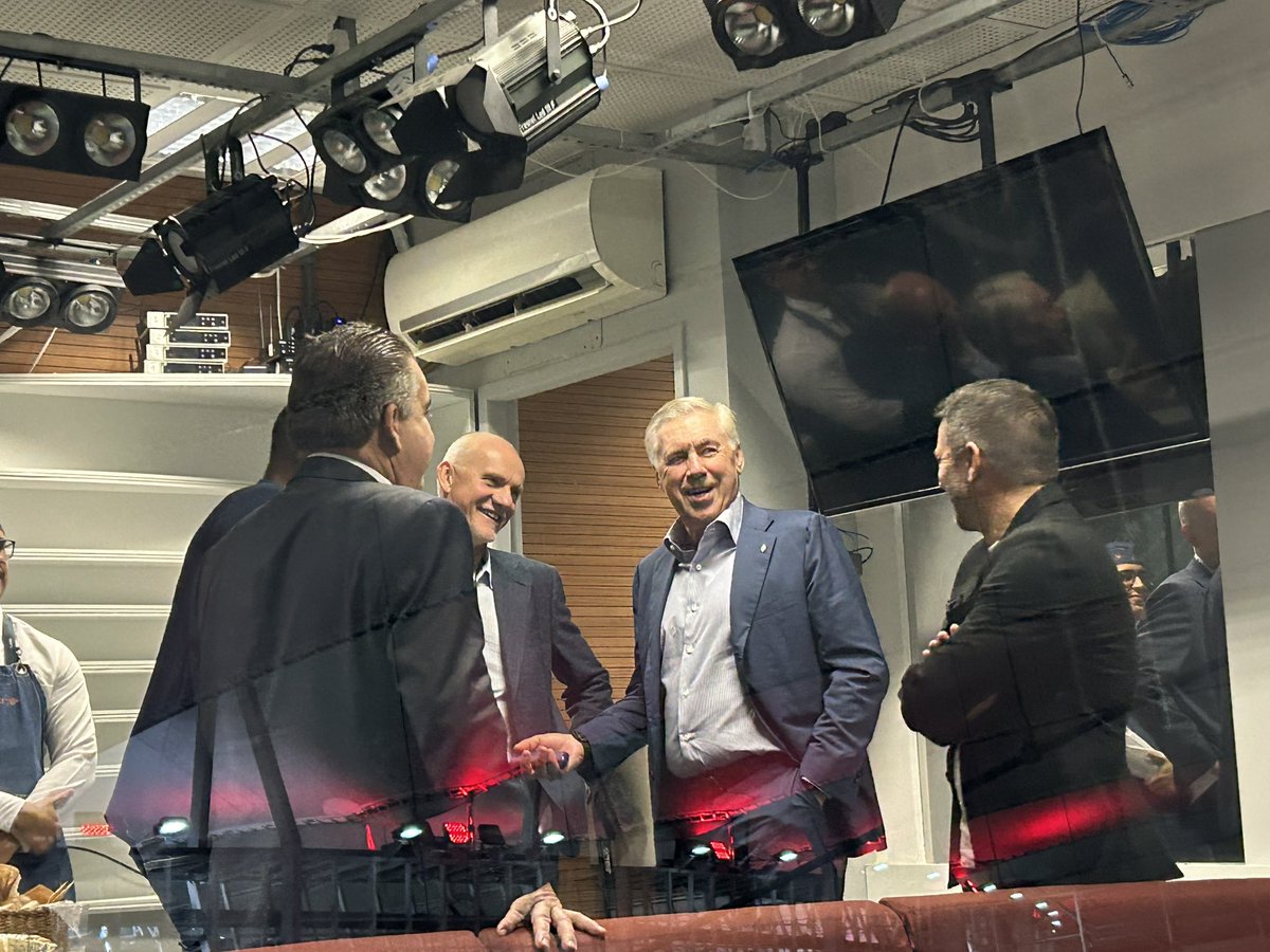 Ao lado de Juan, Taffarel e Rodrigo Caetano, Carlo Ancelotti já está no Maracanã para acompanhar Flamengo x Internacional
