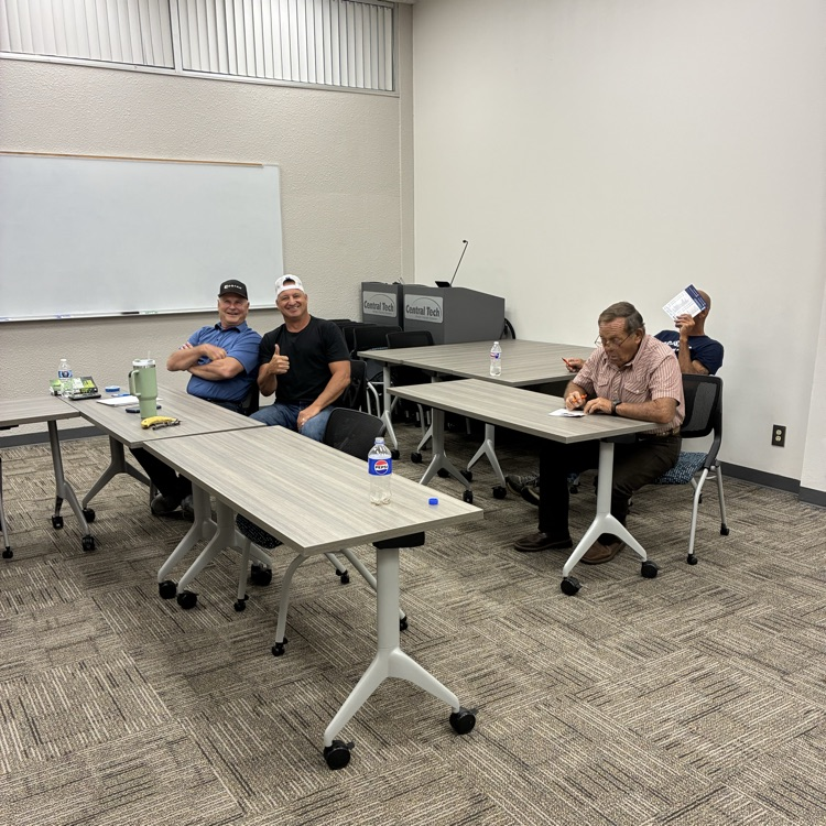 CentralTechEdu's tweet photo. The Auctioneering Basics class kicked off last night and students were excited to get going! https://t.co/tpWhWIiGyK