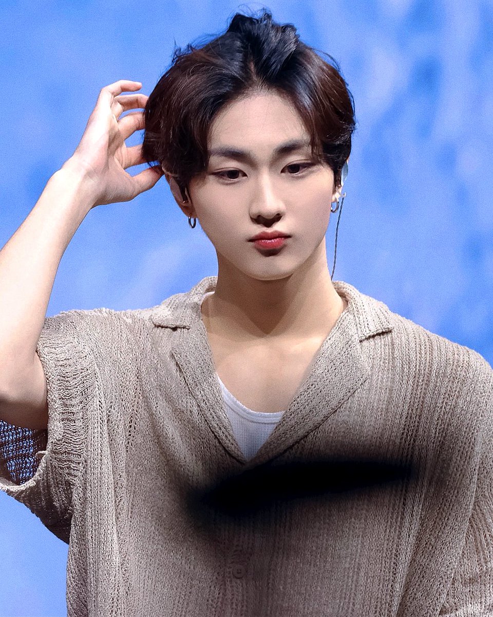 wonrzk's tweet photo. jungwon is literally the prettiest person in the world https://t.co/iPirQcCtUA